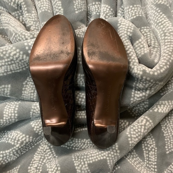 Anne Klein wystere croc embossed brown heels - Picture 5 of 5